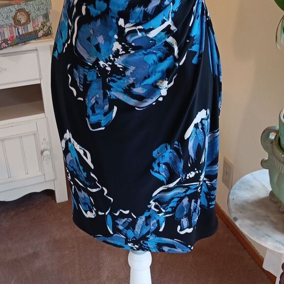 Lauren Ralph Lauren Soft Knit Floral Dress. Country Club,Professional,Bold Flora - Picture 4 of 15